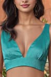 Naintara Bajaj_White Chinon Tassels V-neck Abstract Print Pre-draped Saree With Blouse _at_Aza_Fashions