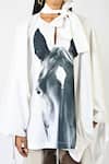 Shop_Huemn_White Cotton Split V-neck Horse Print Kaftan _Online_at_Aza_Fashions