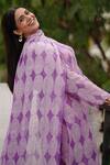 Buy_JAYATI GOENKA_Purple Chanderi Silk Round Neck Geometric Print Kurta Set 