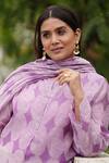 JAYATI GOENKA_Purple Chanderi Silk Round Neck Geometric Print Kurta Set _Online