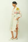 Buy_OFRIDA_Off White Poplin Split V-neck Kahlo Printed Dress _Online_at_Aza_Fashions