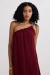 Buy_Reistor_Burgundy Crepe One Shoulder Tie-up Ruffle Hem Dress 