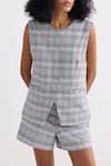 Buy_Reistor_Gray Cotton Round Neck Plaid Tweed Vest And Skorts Set 