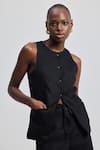 Buy_Reistor_Black Cotton Round Neck Sleeveless Top 