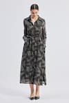 Buy_Reistor_Gray Cotton Collared Animal Print Maxi Dress 