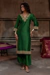Charu Makkar_Green Silk, Organza Embroidery, Zari V-neck Farnaz Kurta Set _Online
