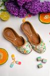 Buy_Hello JR_White Margarita Floral Print Juttis _at_Aza_Fashions