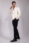 Buy_Yoseba_Off White Embroidery Blazer And Trouser Set 