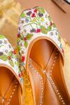 Buy_NR By Nidhi Rathi_White Floral And Berry Embroidered Jutti 