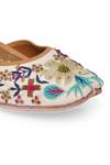 NR By Nidhi Rathi_White Floral Embroidered Leather Jutti _at_Aza_Fashions