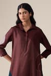 Buy_Ampm_Burgundy Silk Embroidery Collared Ohad Leaf Pattern Tunic And Pant Set 