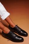 Buy_Dmodot_Black Assasino Leather Oxford Shoes _at_Aza_Fashions