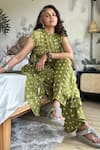 JAYATI GOENKA Green Chanderi Silk Round Neck Slit Tunic Henna Set Online JAYATI GOENKA_Green Chanderi Silk Round Neck Slit Tunic Henna Set _Online
