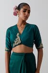 Buy_Vinusto_Emerald Green Silk Embroidery, Zari, Metallic Thread V-neck Blouse With Saree _Online_at_Aza_Fashions