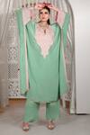 Daljit Sudan_Green Crepe Embroidery V-neck Aari Thread Kaftan And Pant Set _Online