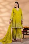 Buy_Mamicha_Green Chiffon Embroidery, Metallic Thread V-neck Mehreen Kurta Set _at_Aza_Fashions