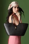 Buy_Tan & Loom_Black Amalfi Warm Leather Tote Bag _at_Aza_Fashions