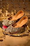Shop_House Of Vian_Gold Fasaana Embroidered Juttis _at_Aza_Fashions