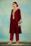 Buy_Swati Wadhwani Couture_Maroon Velvet, Crepe Embroidery, Metallic Thread, Piping V-neck Dabka Kurta Set _Online_at_Aza_Fashions