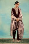 Buy_Swati Wadhwani Couture_Maroon Velvet, Tissue Embroidery V-neck Dabka Kurta Set With Dupatta 