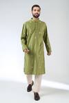 Buy_Aariyana Couture_Green Embroidery Geometric Kurta Set _at_Aza_Fashions