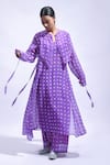 Buy_JAYATI GOENKA_Purple Chanderi Silk Mandarin Collar Printed Kurta And Pant Set _at_Aza_Fashions