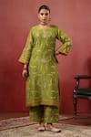 Buy_Anshu Wadhwa_Green Chanderi Embroidery V-neck Kurta Set 