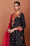 Sue Mue Black , Organza Embroidery, Nai Floral Paisley Kurta Salwar Set Online at Aza Fashions Sue Mue_Black , Organza Embroidery, Nai Floral Paisley Kurta Salwar Set _Online_at_Aza_Fashions