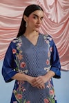 Buy_Pozruh By Aiman_Blue Linen, Satin Embroidery V-neck Amore Kurta Set 