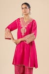 Sheetal Batra_Fuchsia Embroidery, Gota Patti V-neck Thread Kurta And Pant Set _Online_at_Aza_Fashions