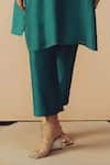 Kavya Singh Kundu_Green Silk Embroidery Round Neck Hank Kurta And Pant Set _Online_at_Aza_Fashions