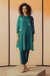 Buy_Kavya Singh Kundu_Green Silk Embroidery Round Neck Hank Kurta And Pant Set _at_Aza_Fashions