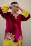 Buy_Wazir C_Pink Velvet Embroidery, Metallic Thread V-neck Kashmiri Tilla Kurta And Pant Set 