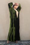 Buy_Wazir C_Green Velvet Embroidery V-neck Kashmiri Tilla Kaftan 