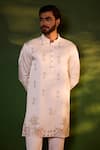 Shreyansh Designs_Off White Silk Embroidery Ashvin Floral And Elephant Kurta Set _Online_at_Aza_Fashions