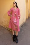 Buy_ASRUMO_Pink Linen Embroidery V-neck Hand Midi Dress 