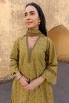 Buy_ASRUMO_Olive Green Cotton Embroidery V-neck Schiffli Hand Kurta Set 