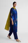 Naina Jain_Blue Silk Embroidery, Metallic Thread V-neck Zardozi Patchwork Kurta Set _Online_at_Aza_Fashions