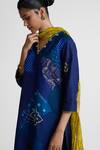 Buy_Naina Jain_Blue Silk Embroidery, Metallic Thread V-neck Zardozi Patchwork Kurta Set _Online_at_Aza_Fashions