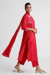 Naina Jain_Red Silk Mirrors, Embroidery Round Neck Bandhani Kurta Set _at_Aza_Fashions