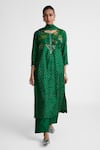 Buy_Naina Jain_Emerald Green Silk Mirrors, Embroidery Round Neck Straight Kurta Set _Online_at_Aza_Fashions