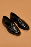 Buy_Dmodot_Black Pesha Croco Peshawaris _at_Aza_Fashions