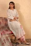Anshu Wadhwa_Off White Chanderi Embroidery Split V-neck Resham Kurta Set _Online