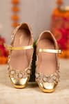 Buy_5elements_Gold Iraaya Floral Embroidered Juttis _at_Aza_Fashions