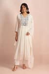Samyukta Singhania_Ivory Embroidery V-neck Floral Yoke Kurta Set _at_Aza_Fashions