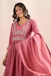 Samyukta Singhania_Pink Embroidery V-neck Front Pleated Yoke Kurta Set _Online_at_Aza_Fashions