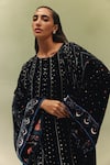 Buy_NOIB_Black Velvet, Viscose Round Neck Ila Shooting Stars Print Kaftan _Online_at_Aza_Fashions