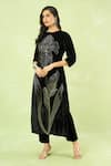 Buy_Samyukta Singhania_Black Velvet Embroidery, Metallic Thread Round Floral Hand Kurta And Pant Set _Online
