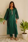Buy_Juanita By Shubhda_Emerald Green Chanderi, Cotton, Organza, Silk Resham Zari Kurta And Pant Set _at_Aza_Fashions