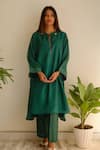 Buy_Juanita By Shubhda_Green Chanderi Zari Mandarin Collar, Split V-neck Kurta And Pant Set _at_Aza_Fashions